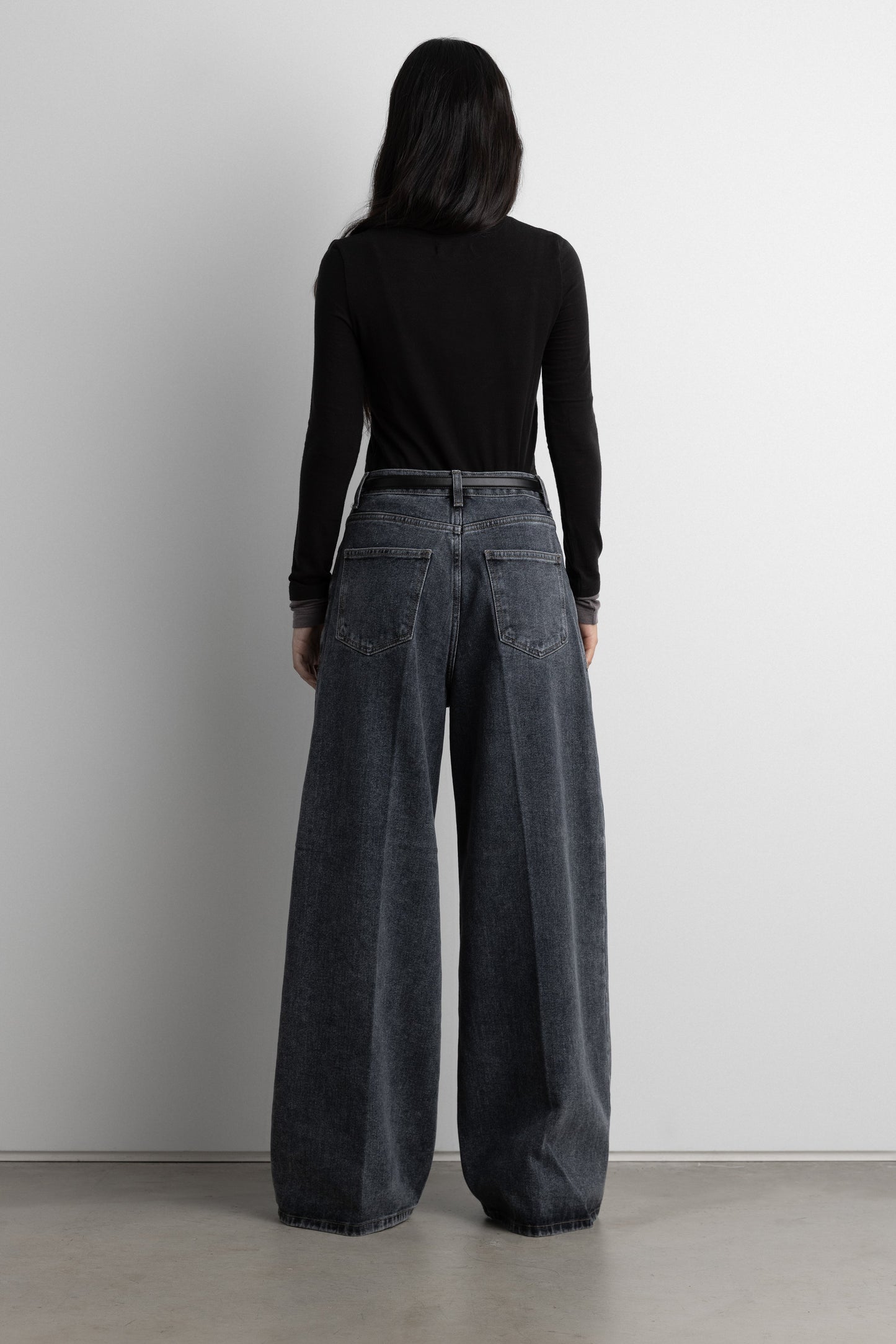 HIGH-RISE WIDE LEG JEAN