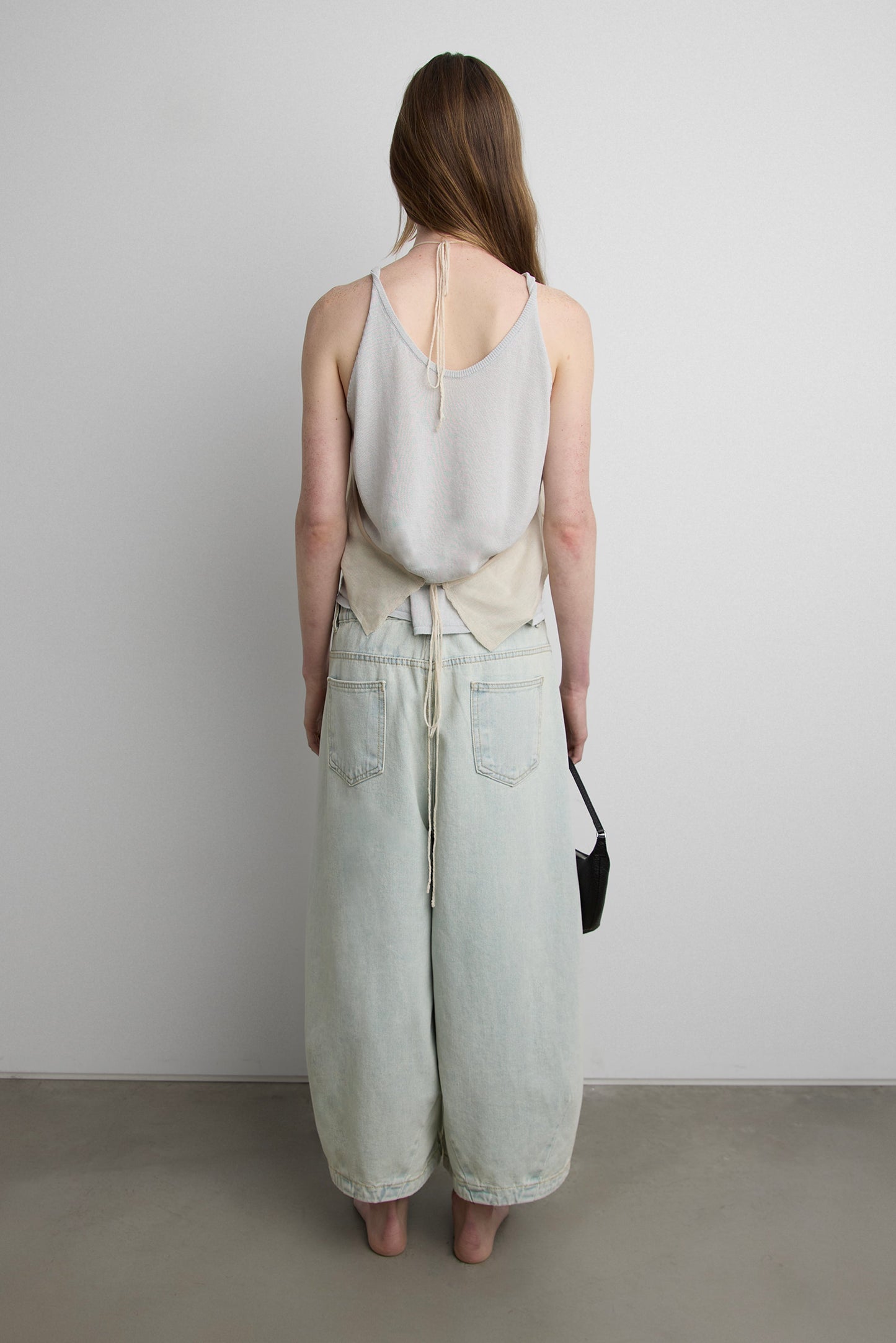 BARREL FIT LIGHT WASH JEAN