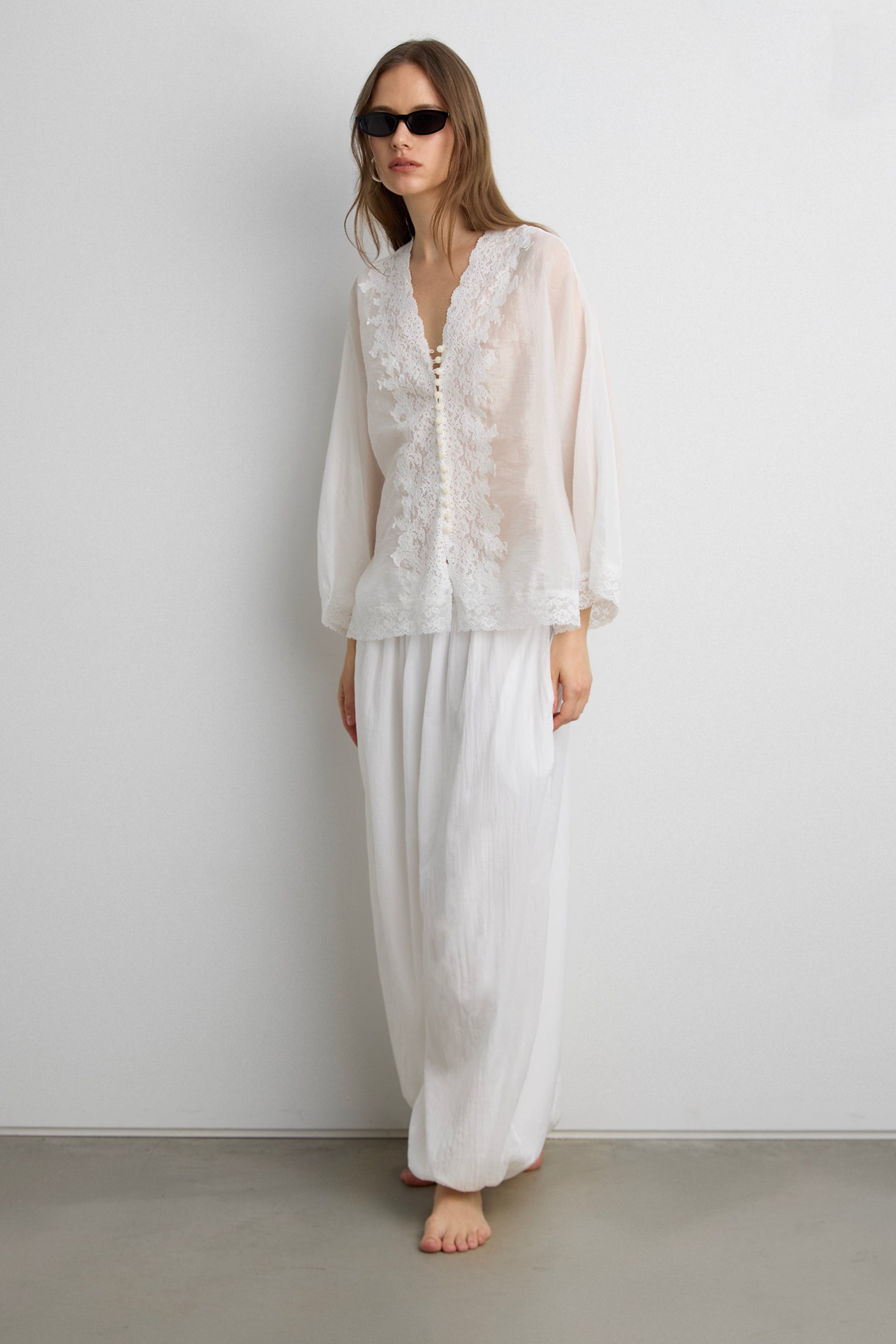 VINTAGE FLORAL LACE BLOUSE