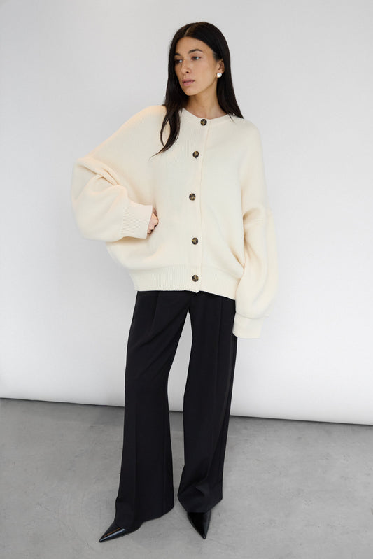 CHUNKY OVERSIZED KNIT SWEATER