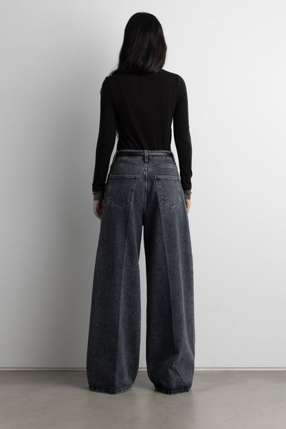 HIGH-RISE WIDE LEG JEAN