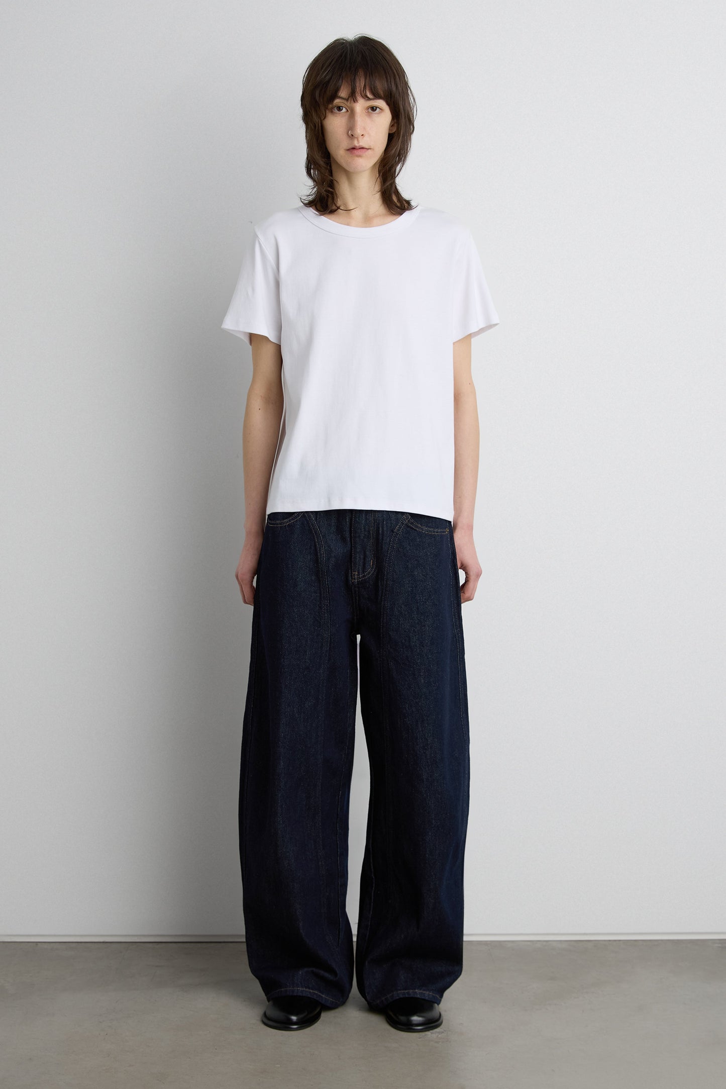 HIGH RISE BARREL LEG JEAN WITH FRONT SEAM DETAIL