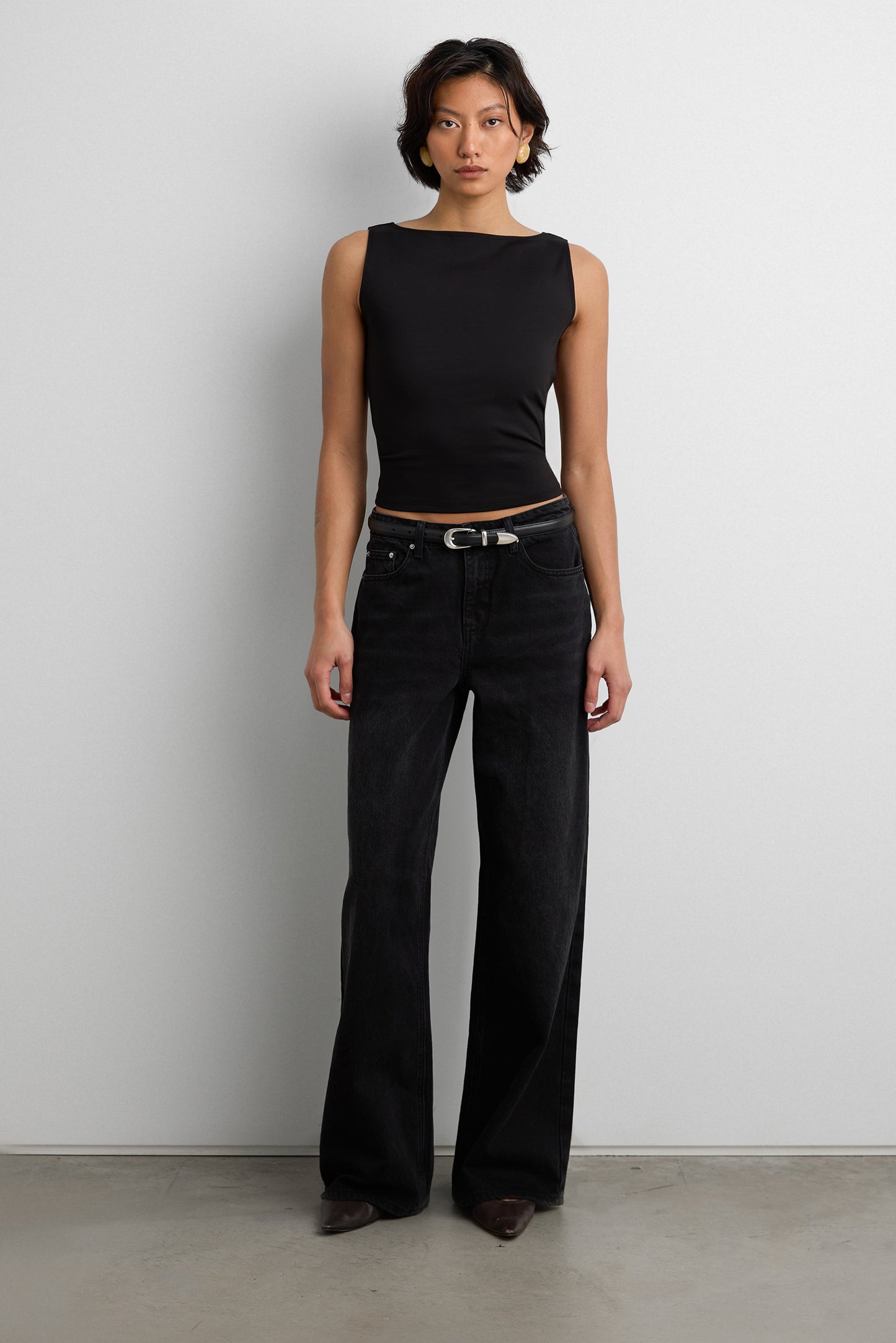 HIGH NECK SLEEVELESS TOP