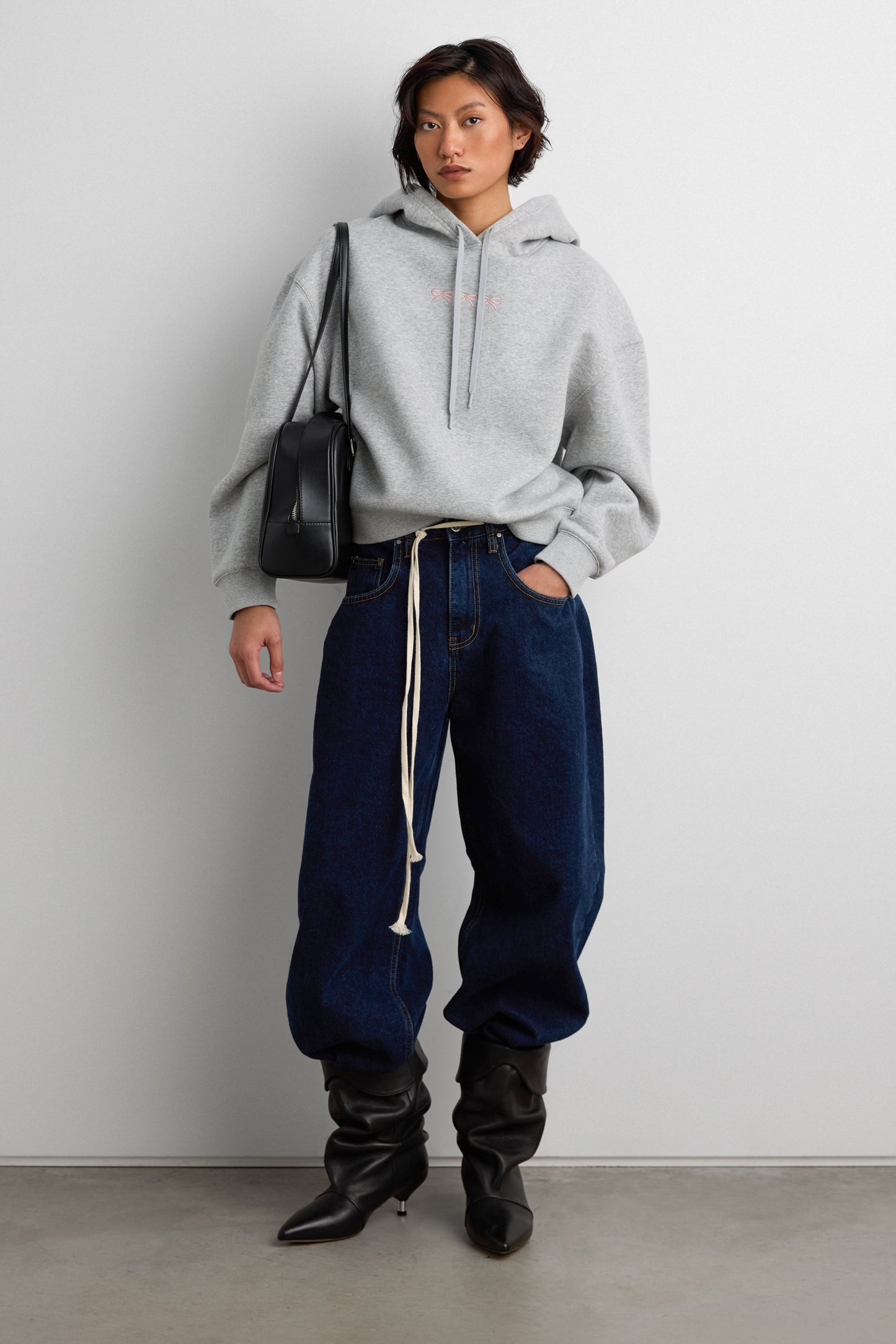 FLEECE STUDIO BOW GRAPHIC HOODIE